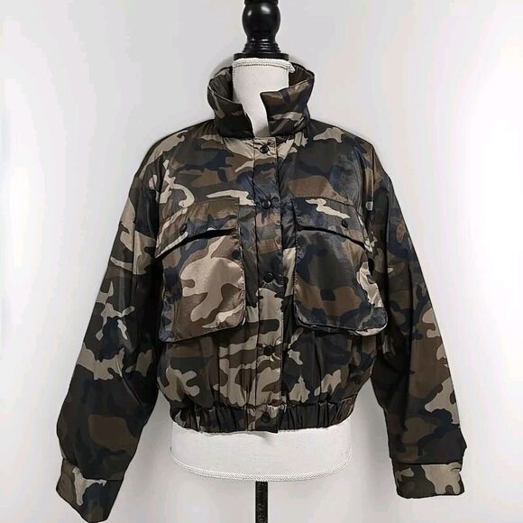 Lulus In Plain Sight Green Camo Print Puffer Bomber Jacket Women’s Size S VGUC - Picture 3 of 12